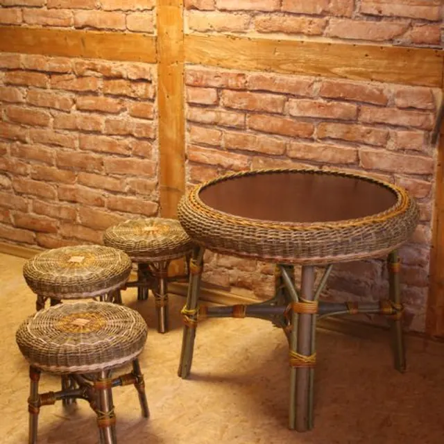 Pītas dārza mēbeles
